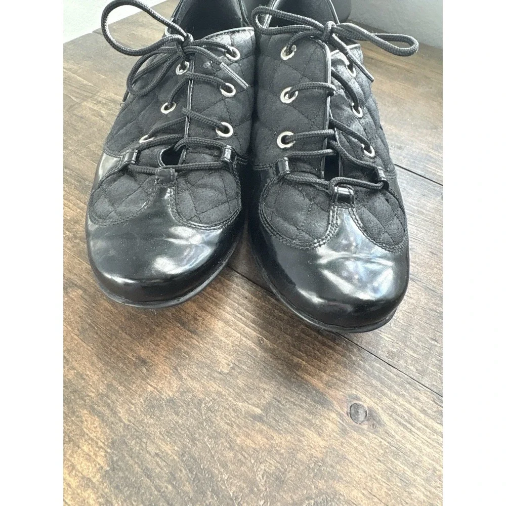 Stuart Weitzman brand stuart